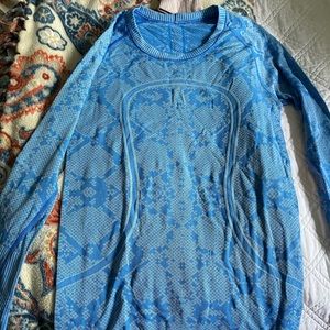 Lulu lemon long sleeve swift tech